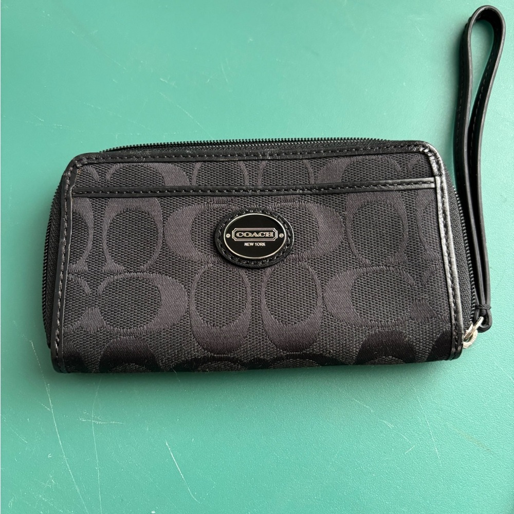 Coach Signature Black Wristlet